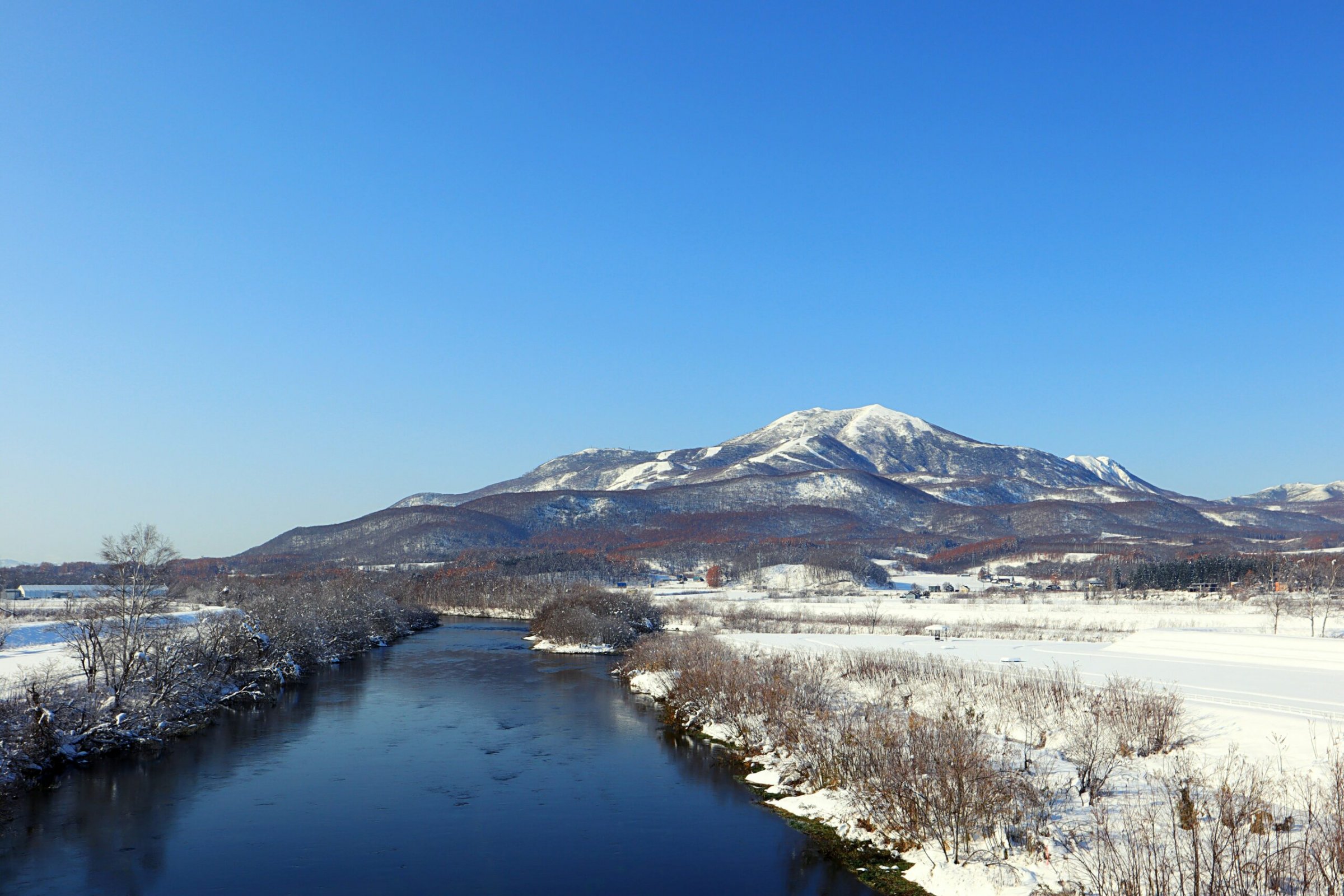 Photo by Asmut Dante on Unsplash. Annupuri ski area from kutchan